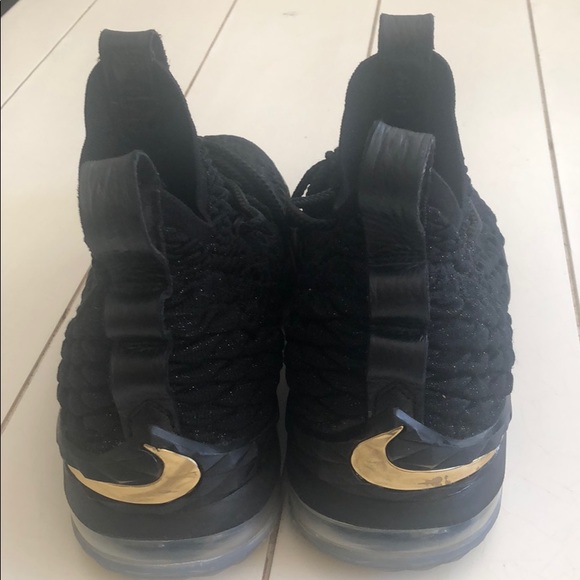 Lebron 15 metalic gold Black/Gold Size US Mens 9 - Picture 2 of 4